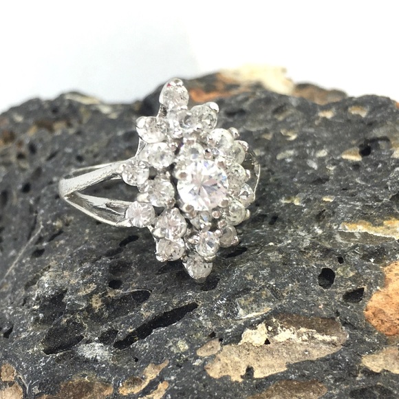 Stunning Round & Baguette Clear Cz 925 Silver Ring 7. Vtg cocktail cz gems ring. - Picture 3 of 4